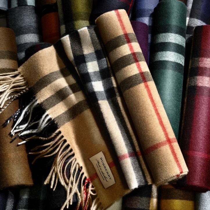 Burberry scarf store